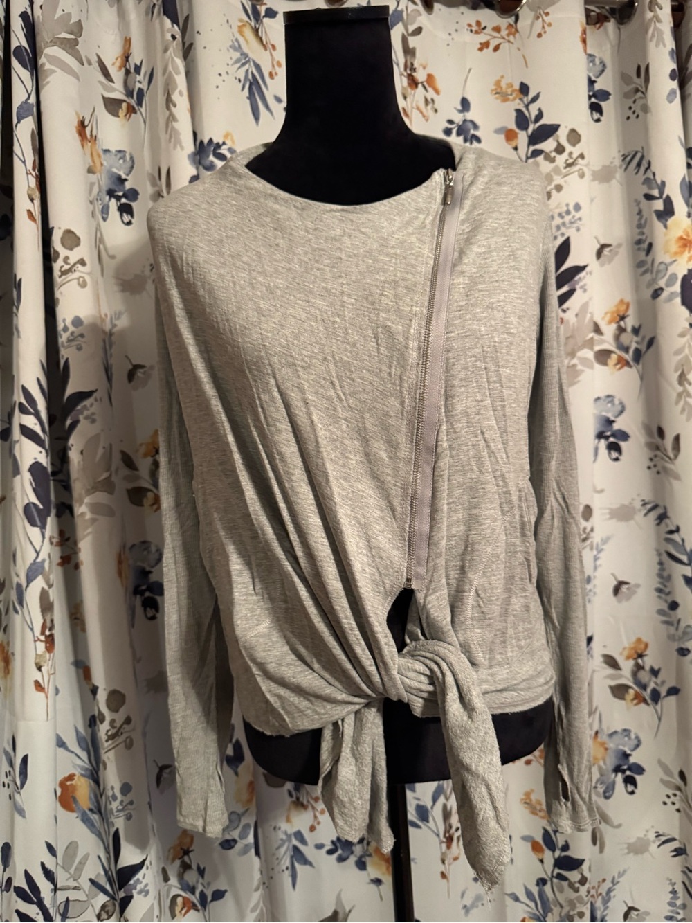Feel The Piece Light Gray Long-Sleeve Tie-Front Top with Diagonal Zip B10